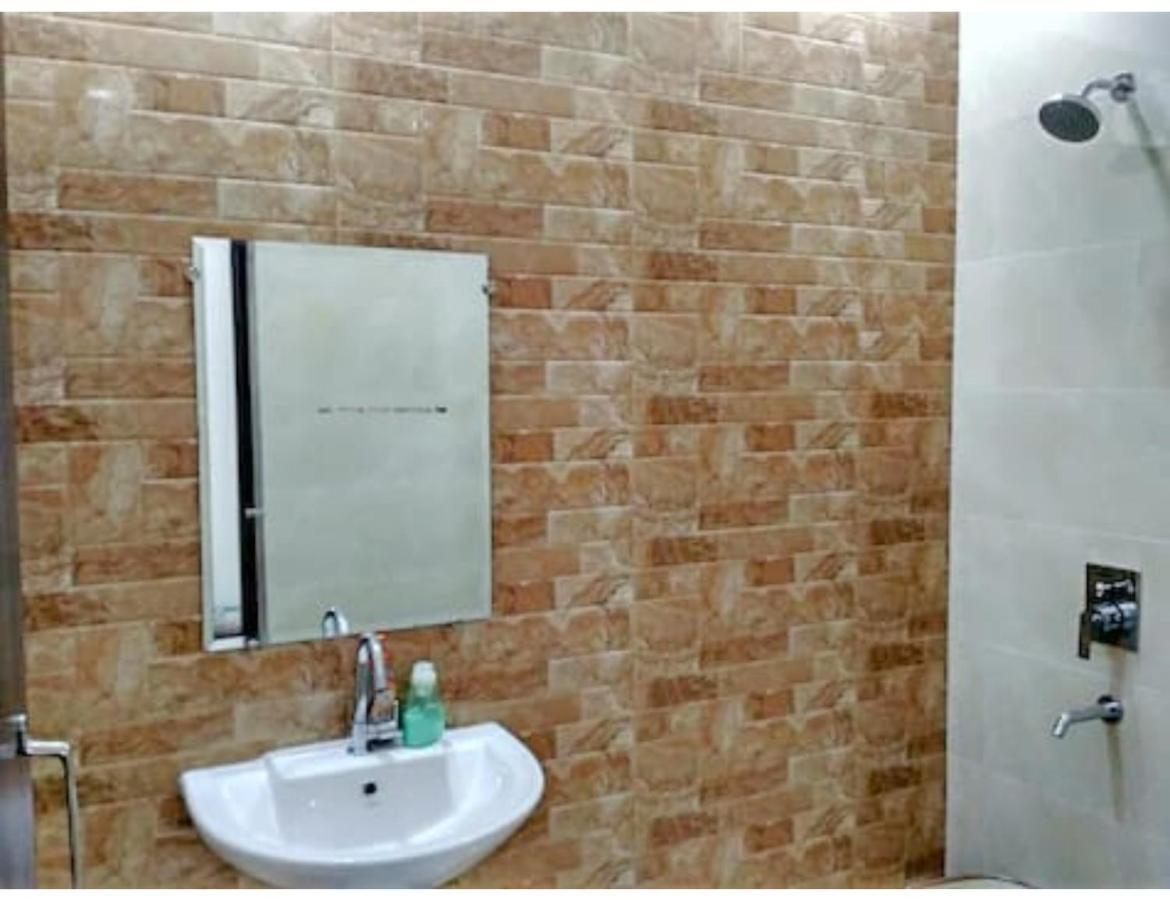 Hotel Basera Guest House, Saharanpur Ngoại thất bức ảnh